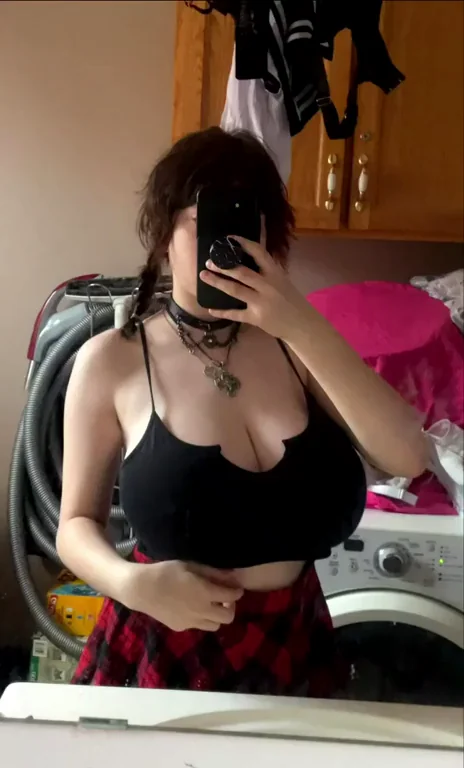 Goth GF's Massive Noobs Titty Drop 💀🍈🍈