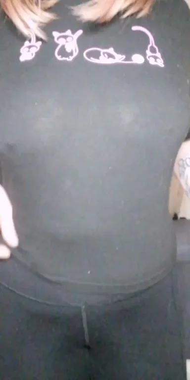 I think my baggy shirt hides them well