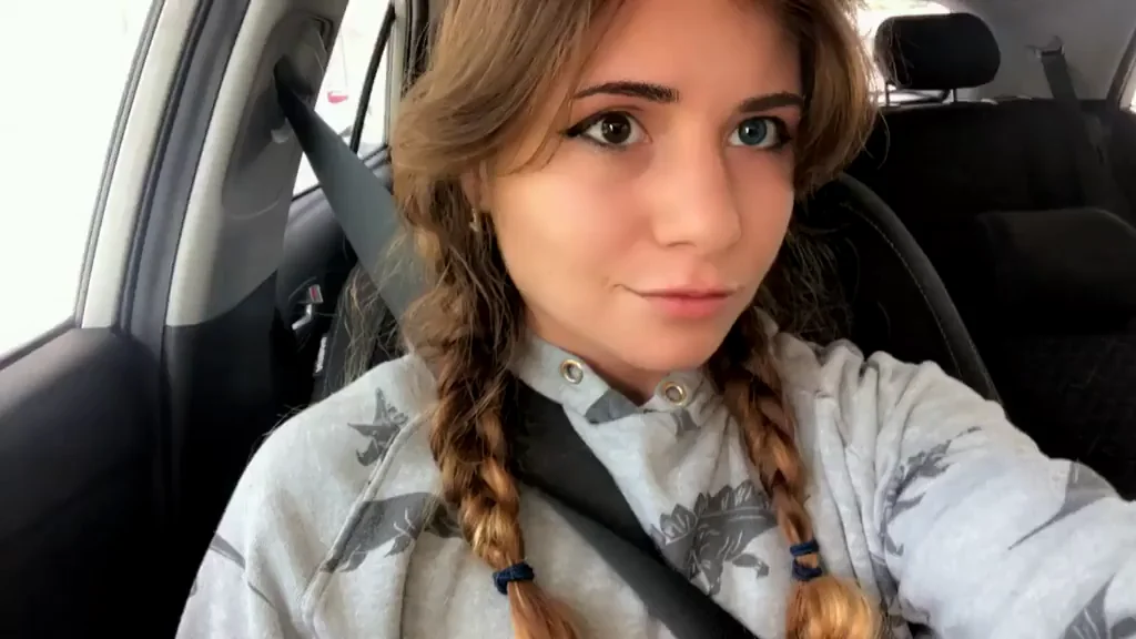 Youth Group Slut Shows Off Her Pussy in the Car 😈👗💦