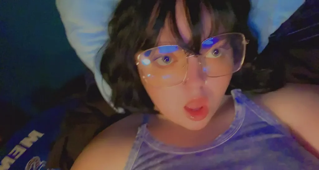🔥 Glasses Slut Jilling Her Wet Pussy Hard 😩💦