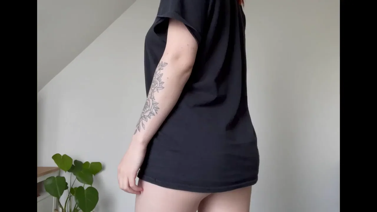 Happy Friday No Panties Ass Tease 🍑🔥