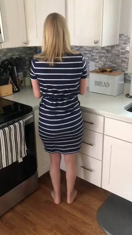 Cute Blonde MILF Flashes Her Juicy Mom Ass in the Kitchen