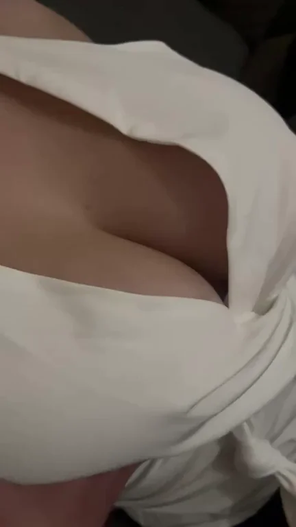 Play with my boobs 😁‹😁‹