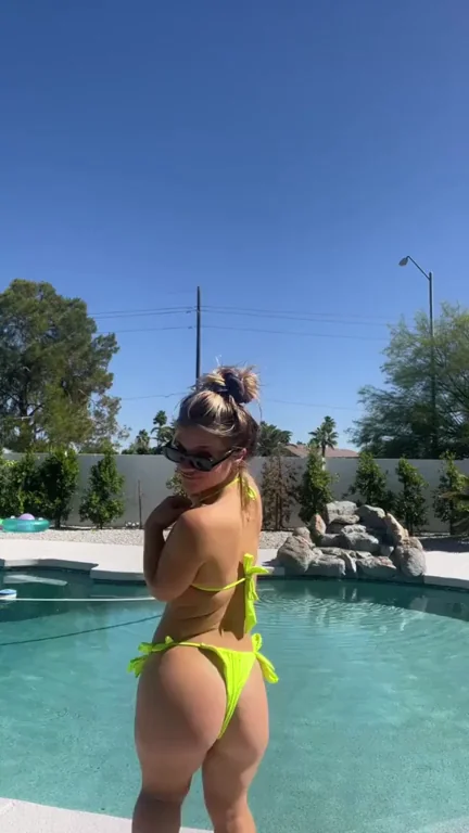 Flauntin' My Tiny Slutty Body in Neon Yellow Thong 😜💦