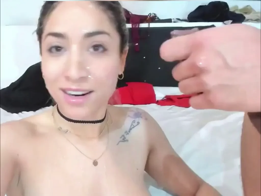Sultry Latina Camgirl gets a Big Facial ❤