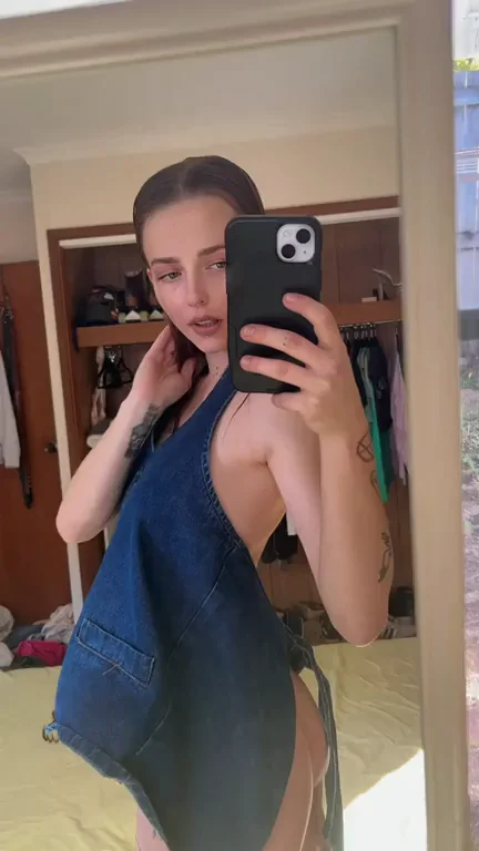 Hello! I love my new top, and I love not wearing pants 😁…