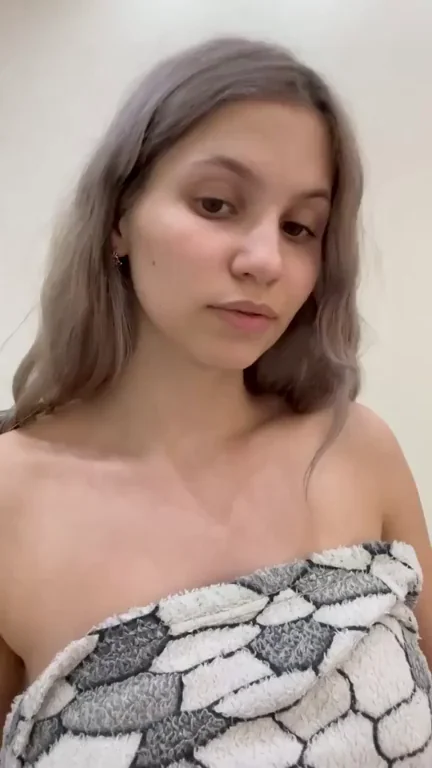 GF Nudes Fail? Hit Me Up, I'll Flood Your Phone with My Slutty Curves