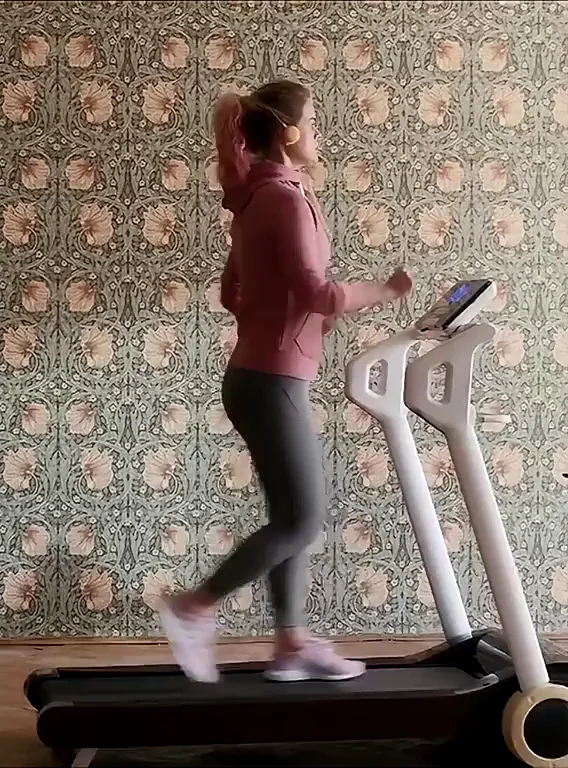 🔥 Alice Eve's Tight Workout Tease in Warning (2021) 💦