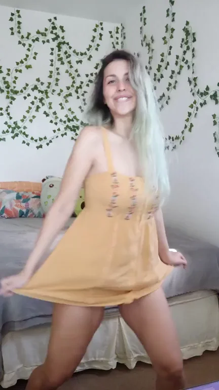 [Gif] this dress is so easy for you to open and grab my boobs ?