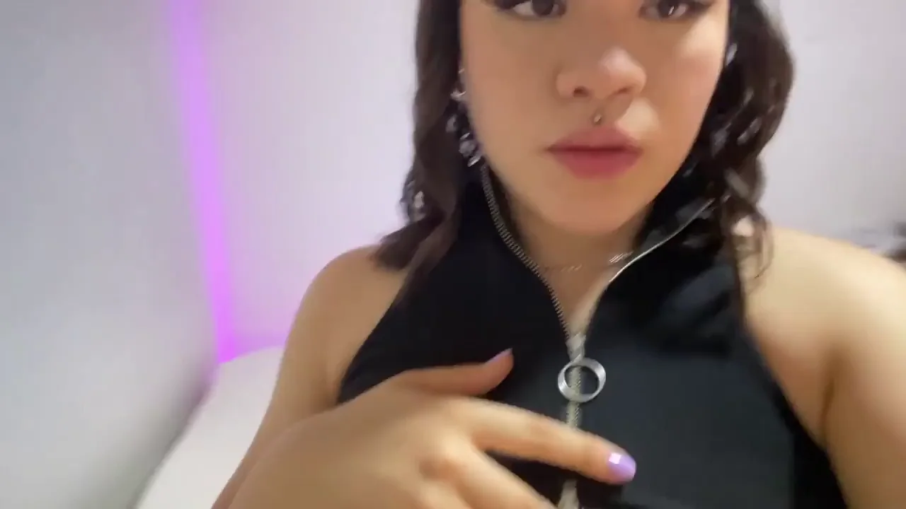 Not sure its normal to be so horny at 18 but i touch my coochie a lot!
