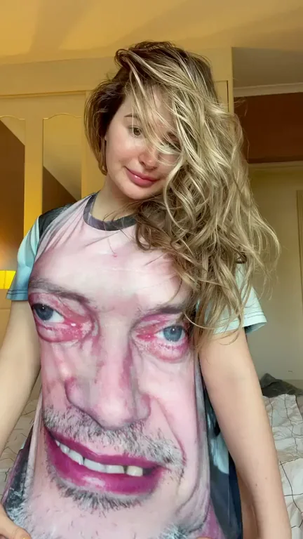 One titty flash for you [reveal] [OC]