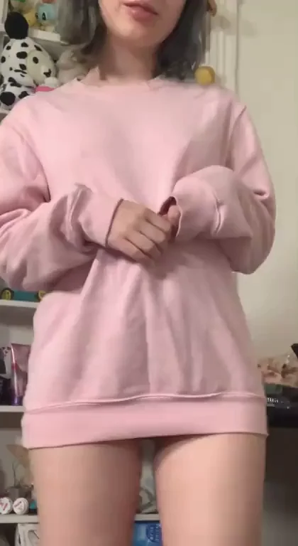 🔥 Big Tits Tease Under My Oversized Pink Sweater? 😈🍑