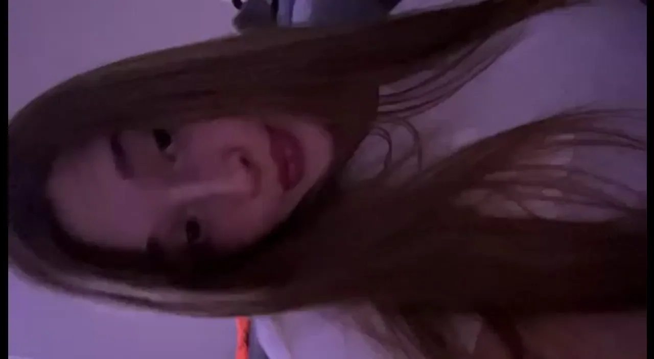 I want daddy to fill me up😁Š
