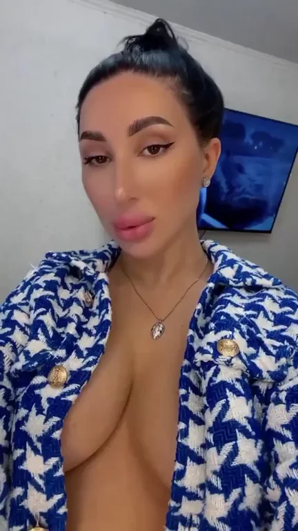 Suck my big juicy nipples and I'll owe you deep blowjob😁‹