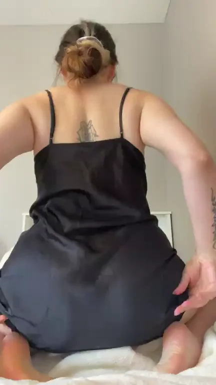 Thick Thighs & Juicy Pussy Tease? 🍑💦