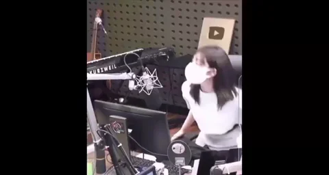 Apink's Eunji Wide Hip