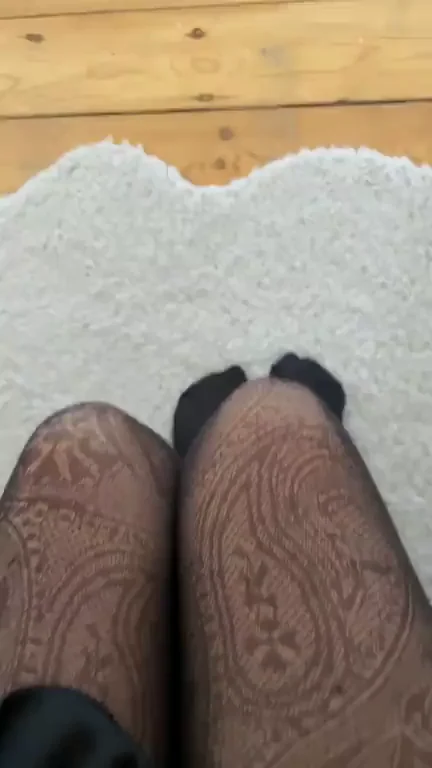 Clap clap clap. Do you like thigh high tights?