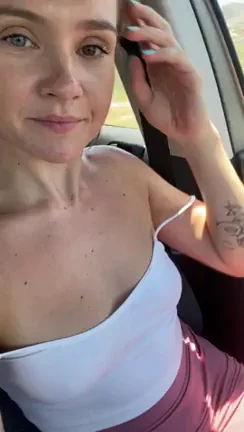 🚗 Flashing Tiny Tits at Oncoming Drivers for Redditors 😈👅