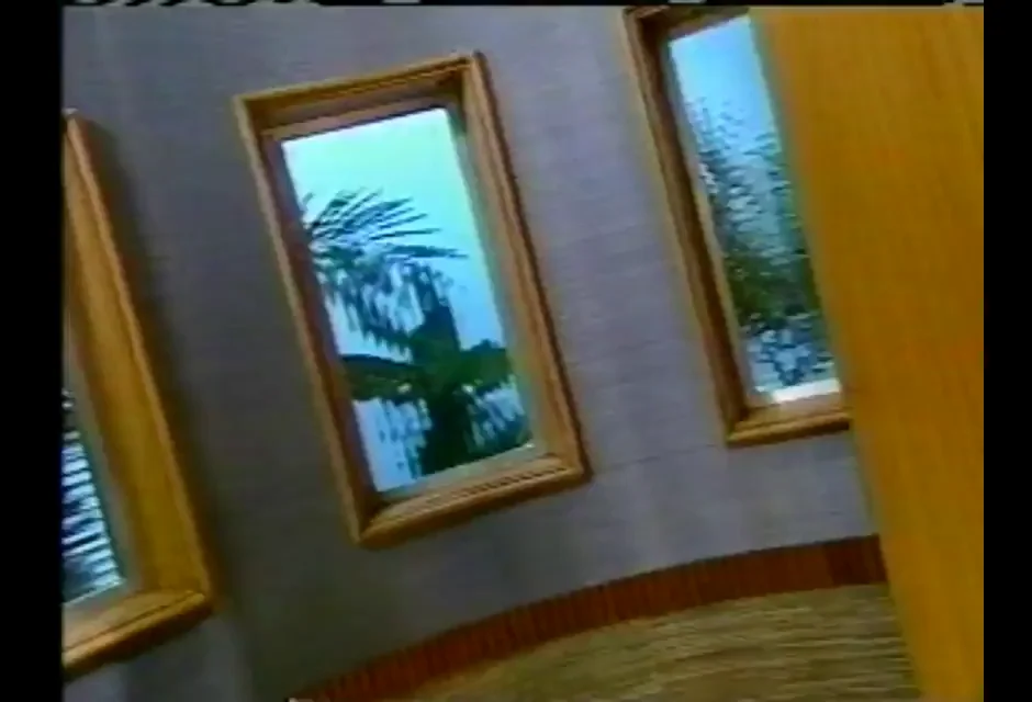 Melissa Joan Hart on the Howie Mandel Show