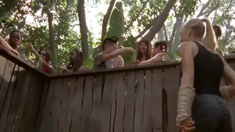 Chuck S04 E09 Sarah Walker aka Yvonne Strahovski wet