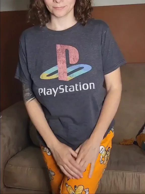 Just a....big titty nerd 🤤“
