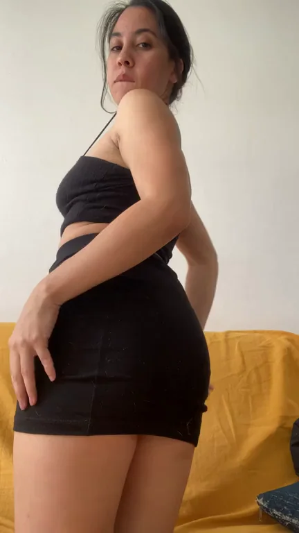 Petite Latina Tease: Does My Tiny Skirt Hug My Juicy Booty? 🍑👗