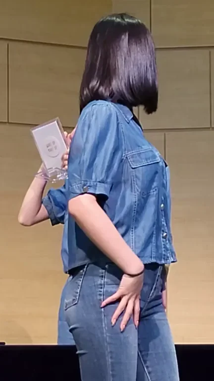 🔥 Sohee's Juicy Ass in Tight Jeans Tease 😈💦