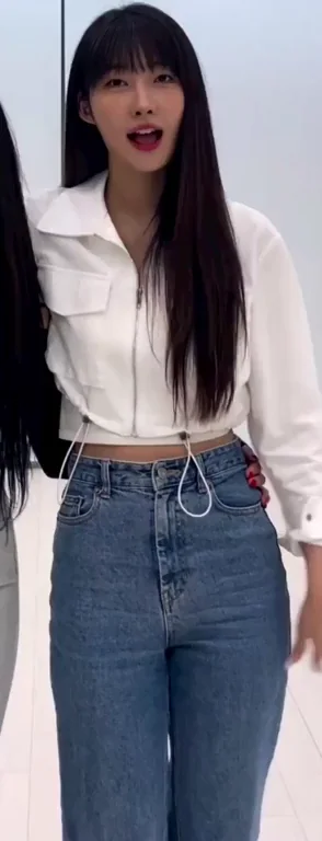 (Everglow) SIHYEON + (ex-Momoland) JOOE