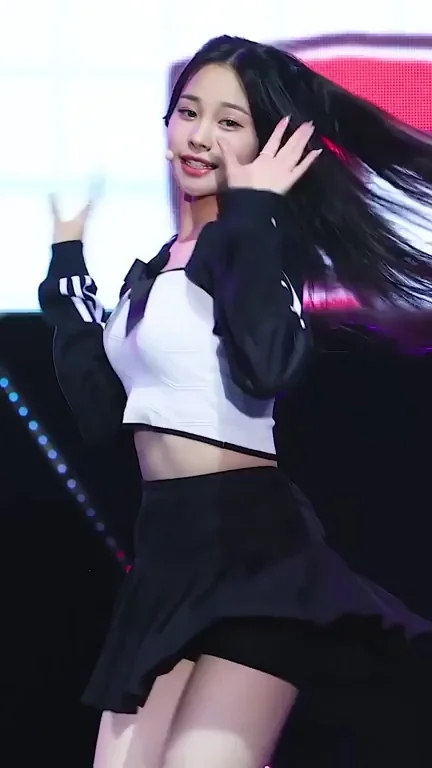 🔥 Jihan from Weeekly Teasing in Tiny Skirt & Crop Top 💋