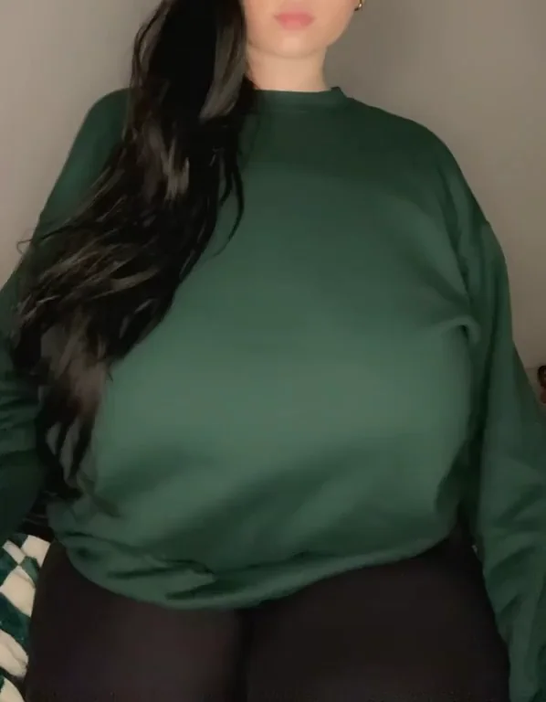 Volunteers to Suck My Massive Titties? 🍈🍈💦