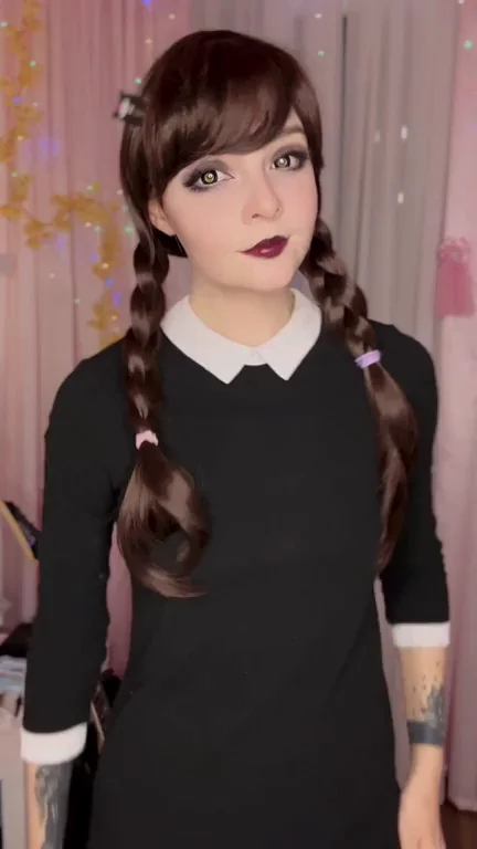 FluffyEllie's Sexy Wednesday Addams Cosplay Tease 🍑👻
