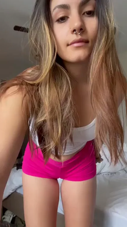 Hot Babe Teases Her Juicy Ass in Tight Pink Yoga Shorts
