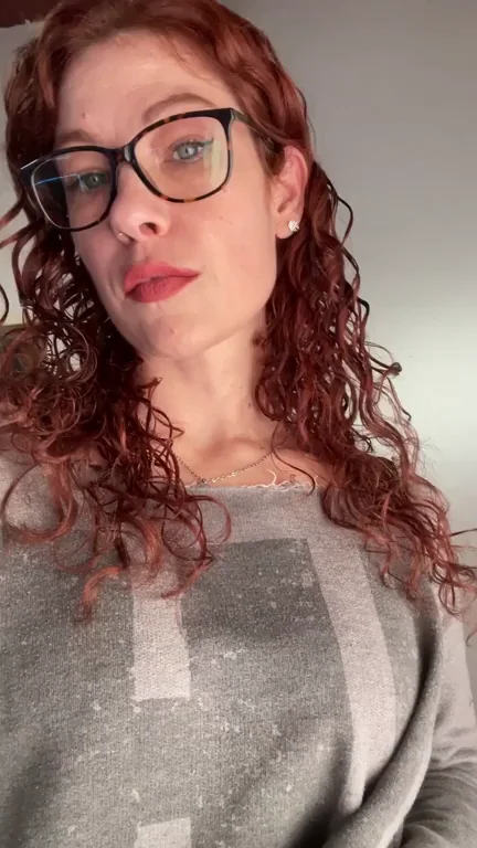 Saturday Slutty MILF Unleashes Her Juicy Ass & Tits 😈🍑