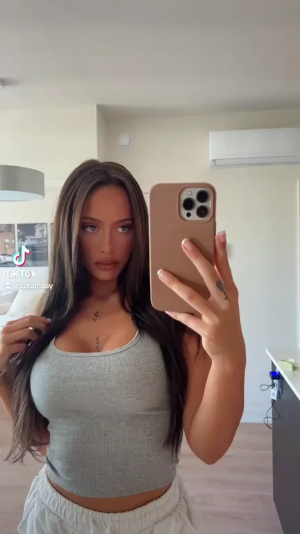 Big Tit TikTok Slut Hoping You're Local to Pound Her 😜🍈🍈