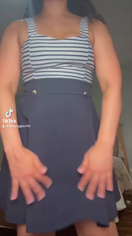 🔥 When She Walks That Ass-Shaking TikTok Trend 🍑💦