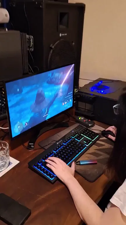 Gamer Nerd Girl's Sloppy Deepthroat Priorities 😏🎮🍆