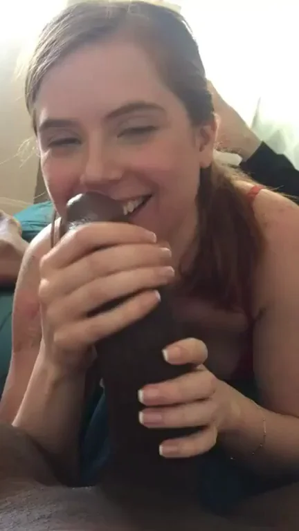 Redhead Hotwife's BBC Deepthroat Bliss 😍🍆💦