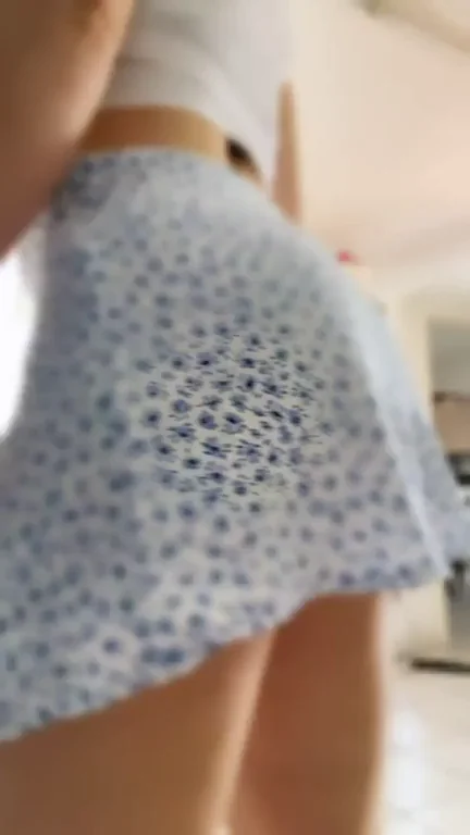 Plump Ass Babe Begs: Sit on Your Face? 🍑😈