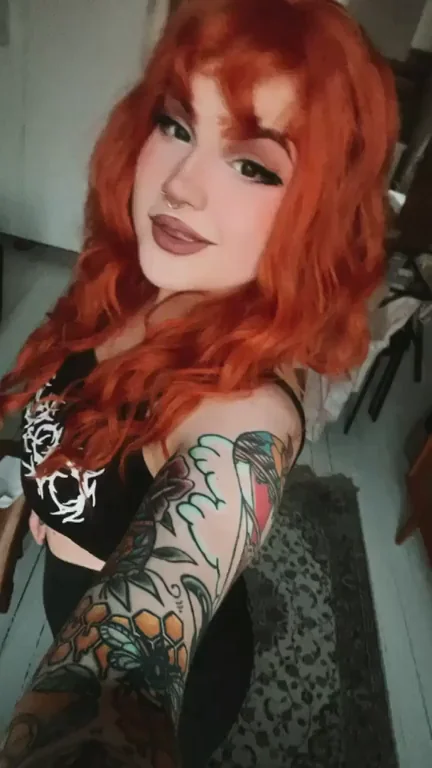 PAWG Redhead's Juicy Ass Says Hii! 🍑🔥