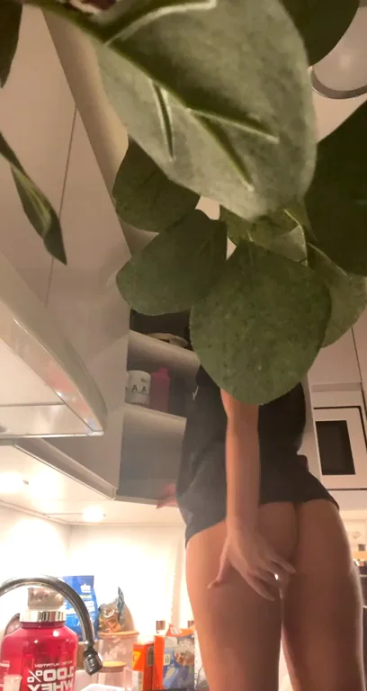 Can you pleeeease fuck me right now? (Mention this post in OF and get a gift)