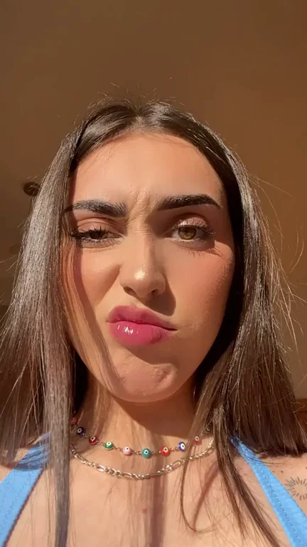 I love to have the sun light warming my skin (I also like to have something warm on my skin)