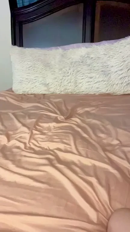 Tried to do the cute jumping on the bed thing… fail lol