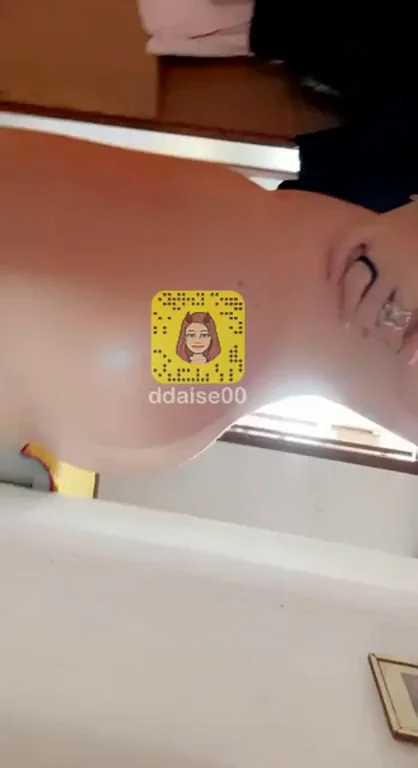 23yo Snapchat Slut Ddaise00 Teases Her Juicy Curves & Invites F4M Exploration