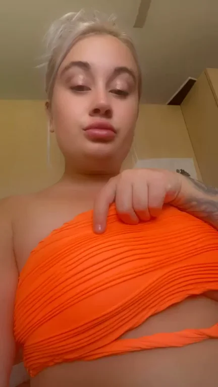 Who wants to fuck my boobs?