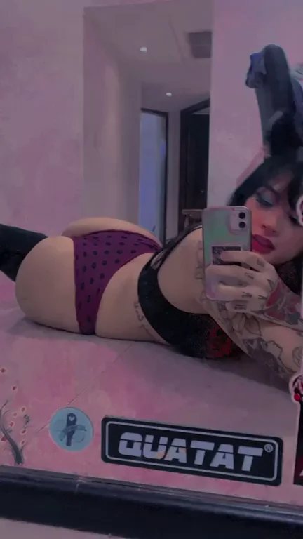 Thick Thighs and Juicy Ass Sizzle Hotter Than Chili