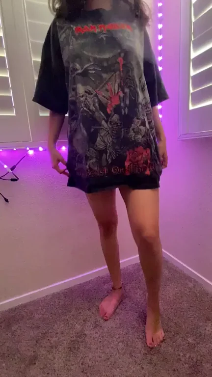 Big shirts are my favorite because you get to hide the surprise ?