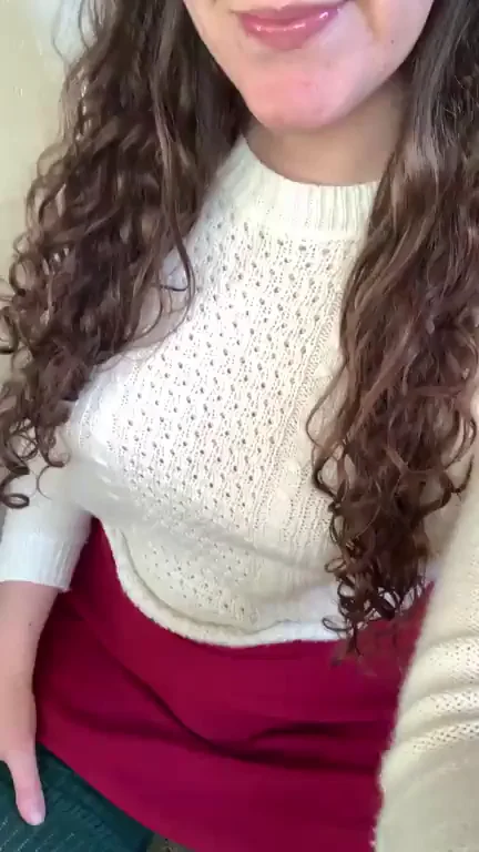 Curly-Haired Slut as Your Xmas Gift? 🎁🔥