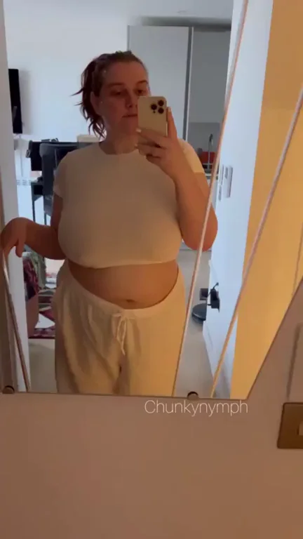 Chubby Pregnant Belly Tease 💕🍑