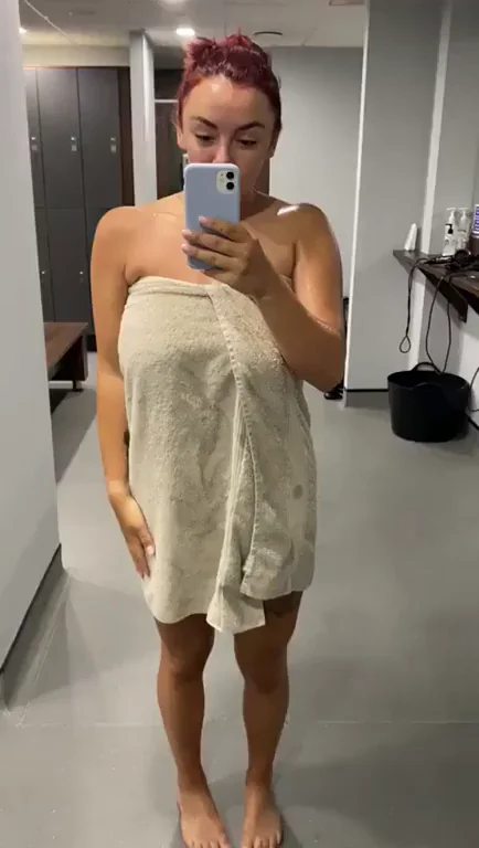 Towel Fail! 😏 Girl Walks In on My Huge Hidden Cock Surprise 🍆💦 [OC]