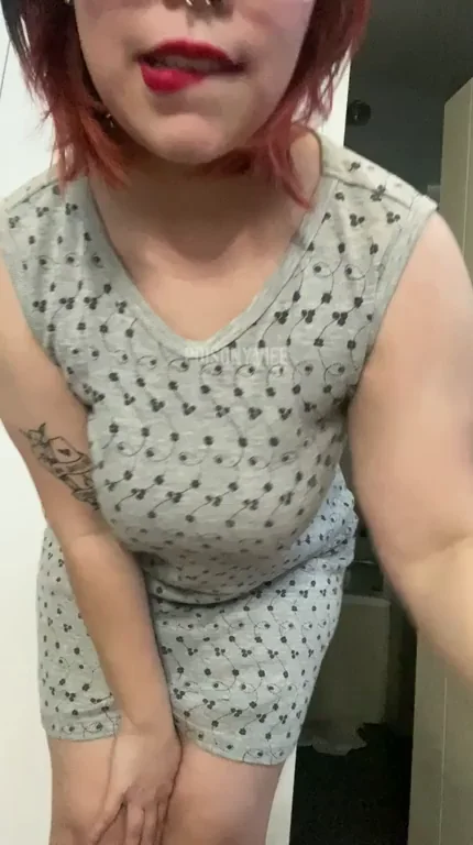 Probably not the fattest ass here but the most jiggly ass at least :)(f)